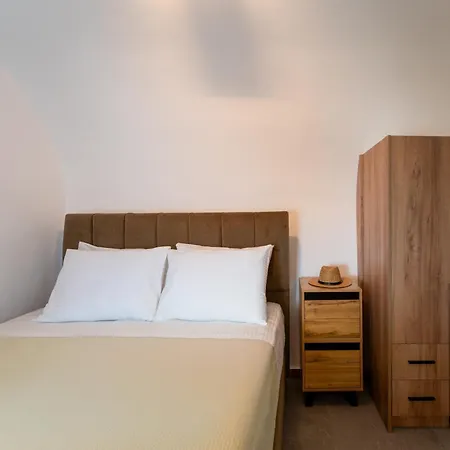 The Lemon Tree بيت للعطل ثيرا