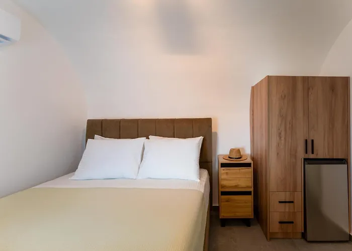 The Lemon Tree Tatil Evi Fira (Santorini)